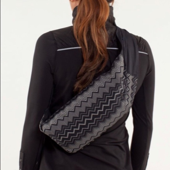 Lululemon pedal power rain jacket reversible - Picture 7 of 7